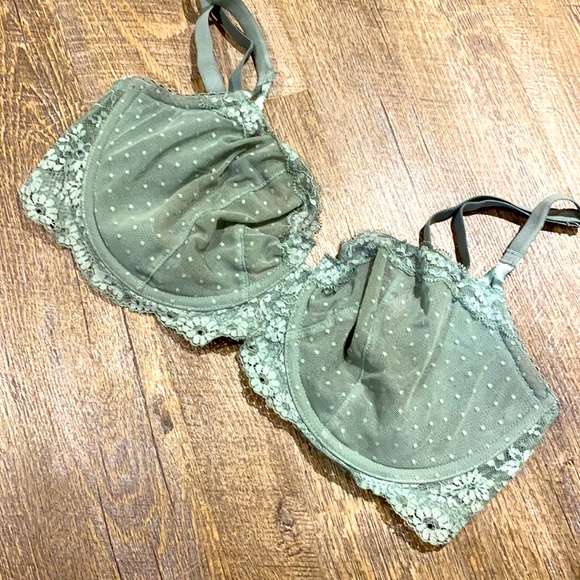 Safe green Victoria secret bra - Picture 1 of 1